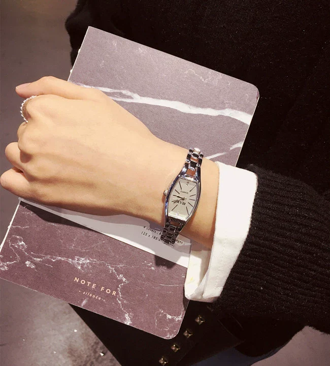 Female Student Retro Round Alloy Case Stainless Steel Band Quartz Watch - Image 9