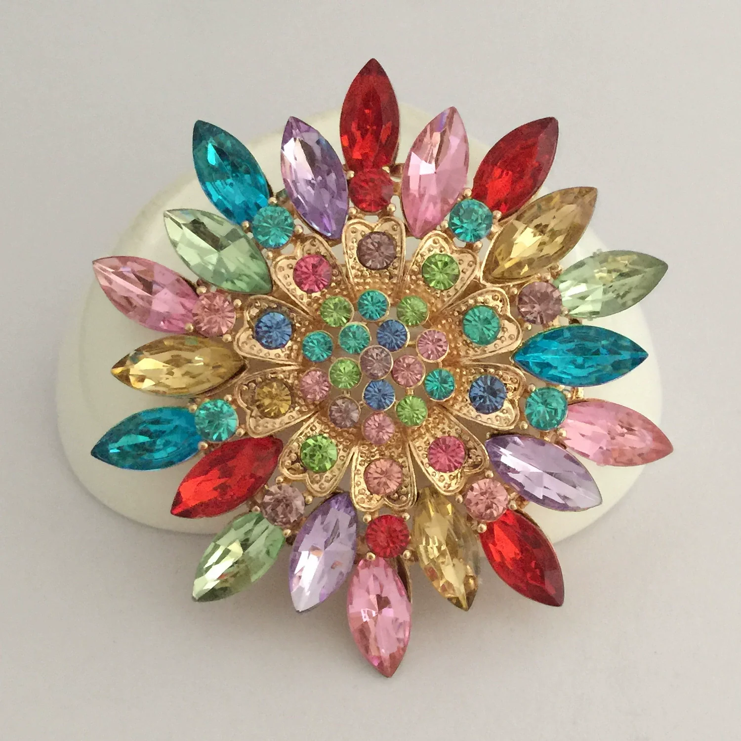 Flower Encrusted Alloy And Acrylic Brooch Electroplated Women's And Unisex Clothing Accessory - Image 13