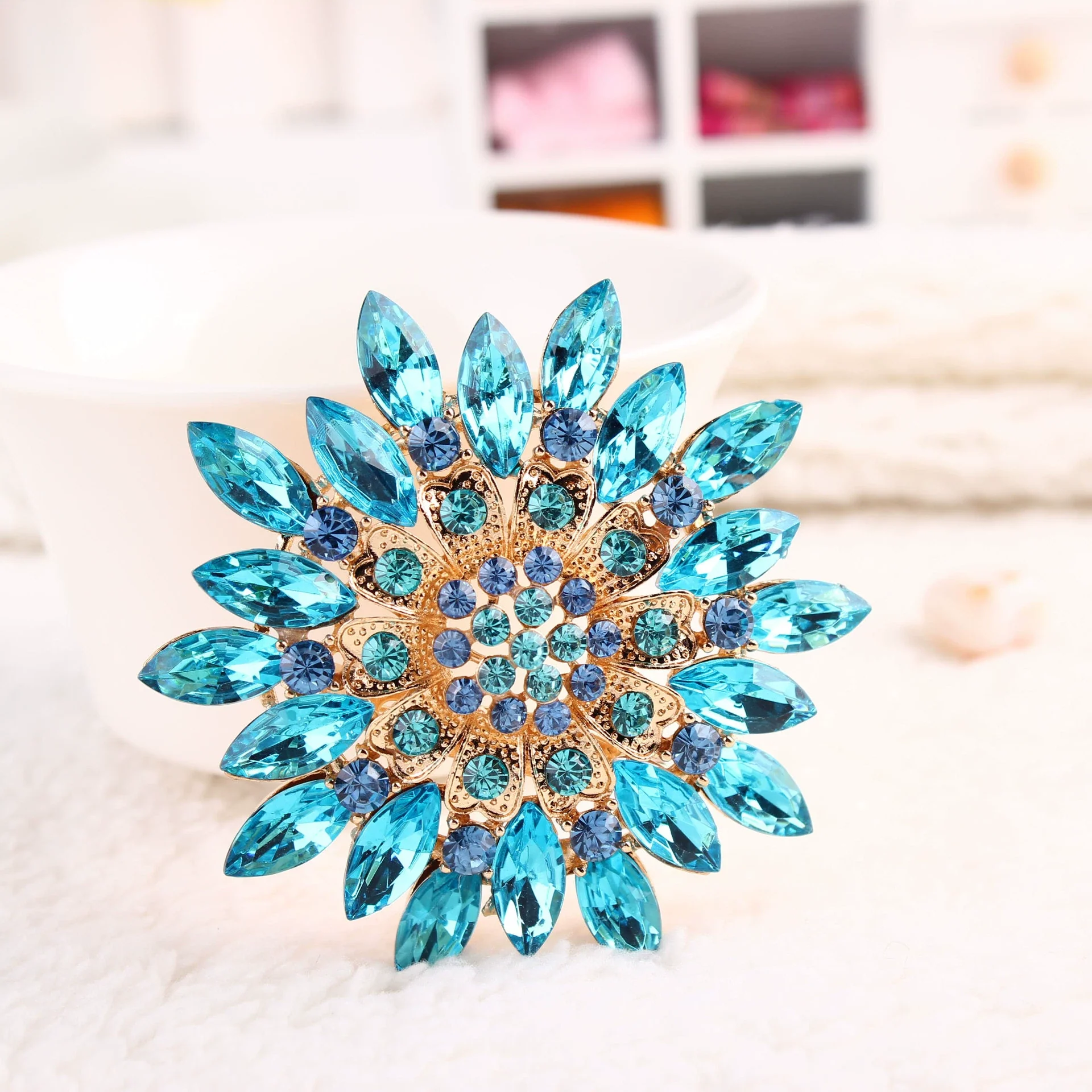 Flower Encrusted Alloy And Acrylic Brooch Electroplated Women's And Unisex Clothing Accessory - Image 4