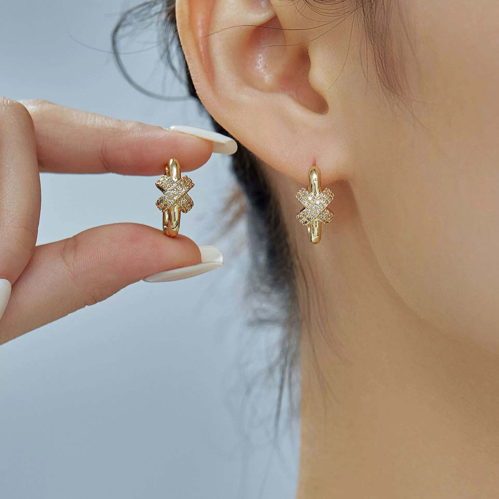 Geometric Copper Inlaid Zircon Electroplated Women's Earrings - Image 2