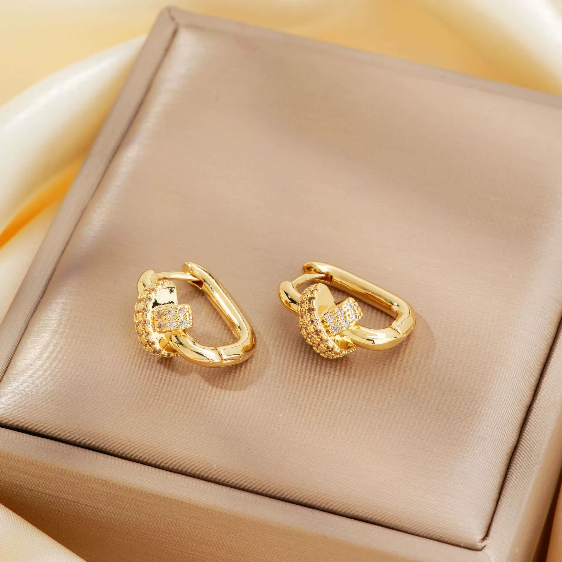Geometric Copper Inlaid Zircon Electroplated Women's Earrings - Image 4