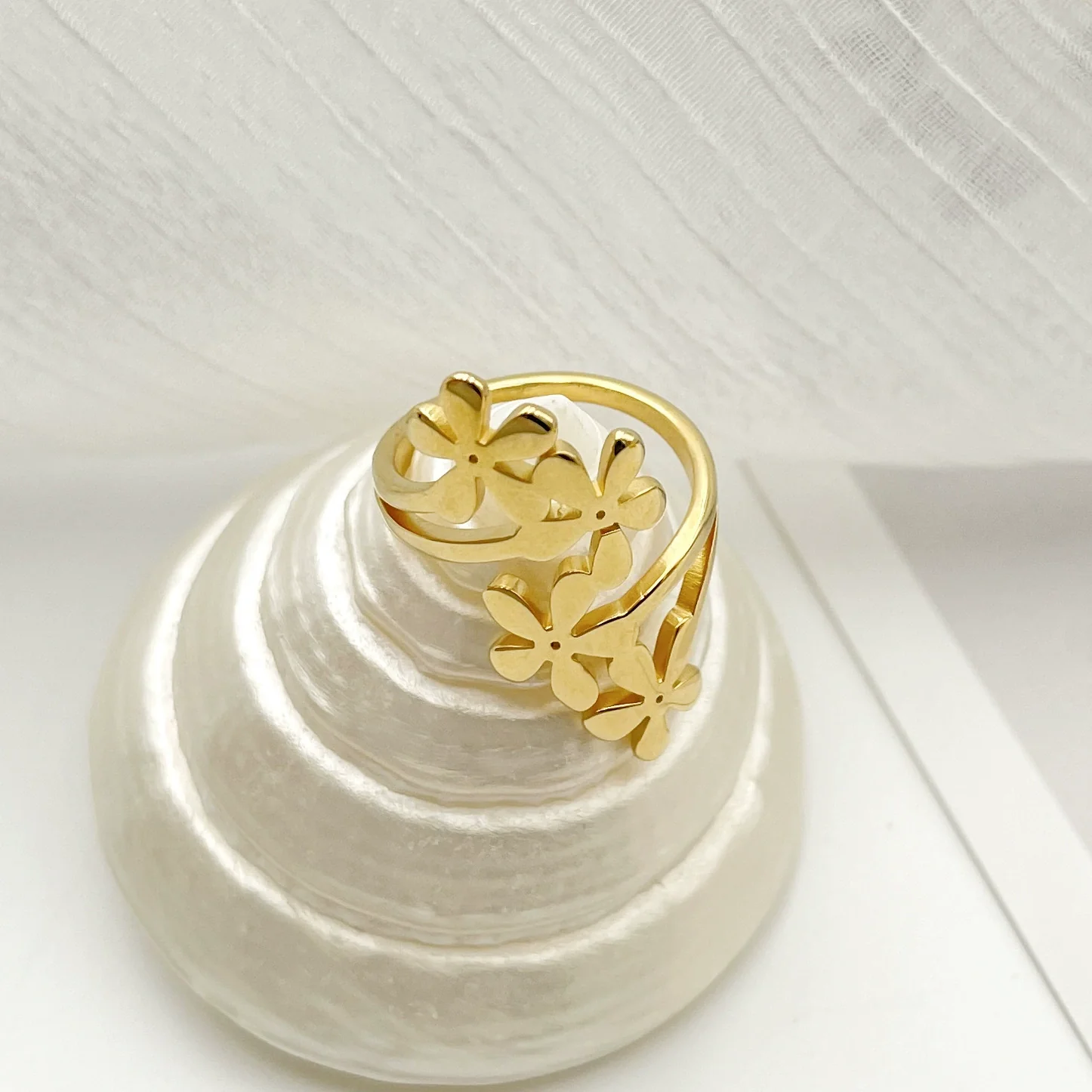 Geometric Small Flower Titanium Steel Ring Electroplated Unisex Jewelry - Image 2