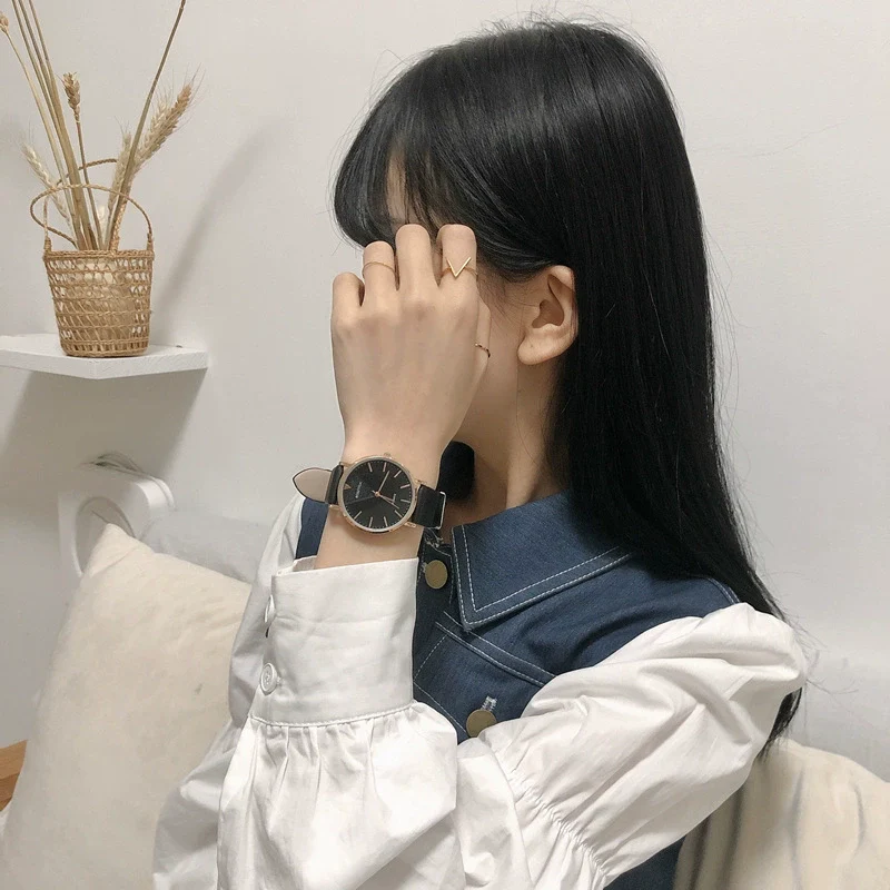 Girls Retro Artistic Quartz Watch Alloy Case Pu Strap Round Dial - Image 3