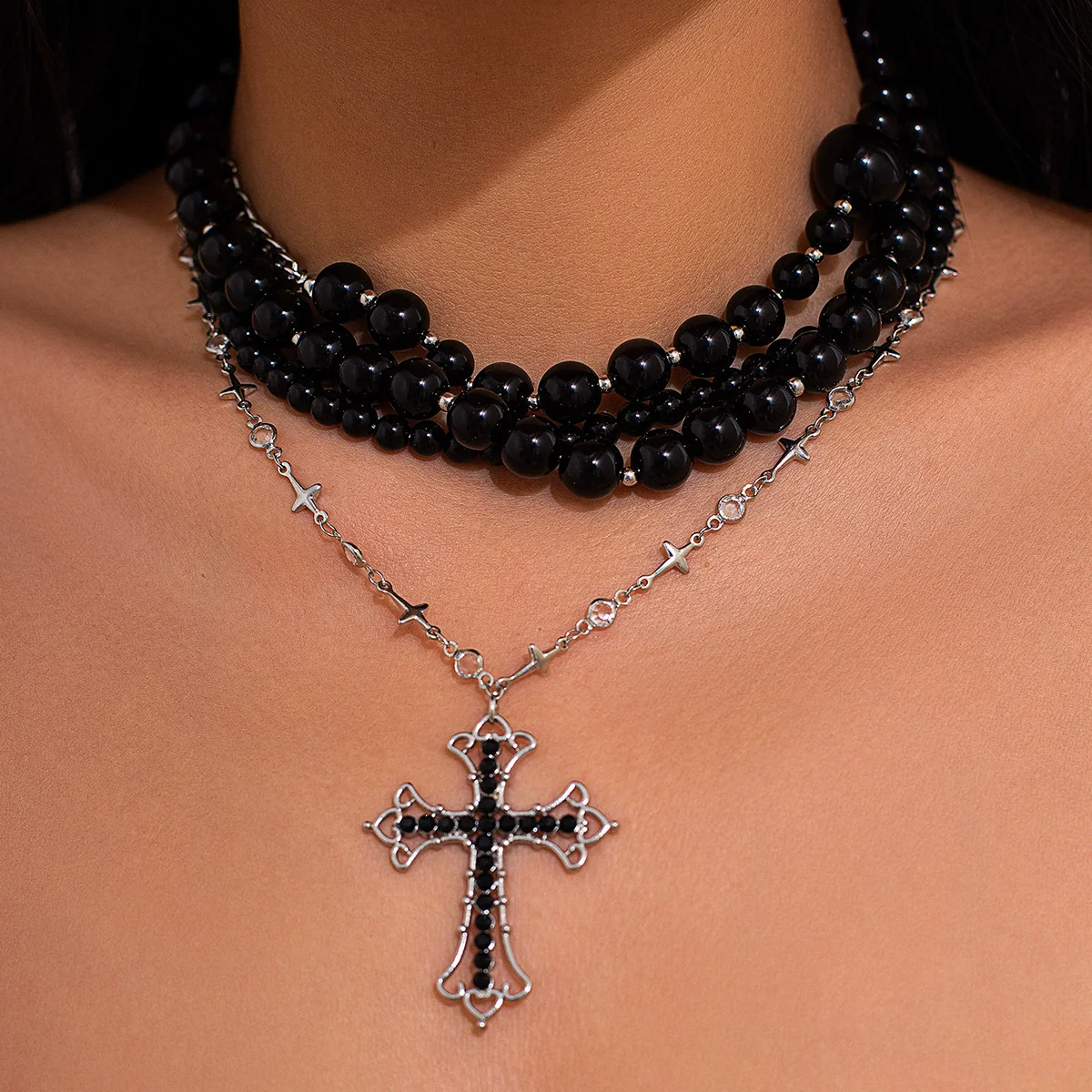 Gothic Dark Acrylic Beads And Alloy Cross Pendant Necklace For Women With Electroplating Treatment - Image 3