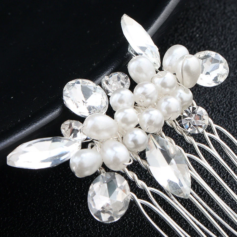 Handmade Pearl Hair Comb With Flower Pattern For Women - Image 4