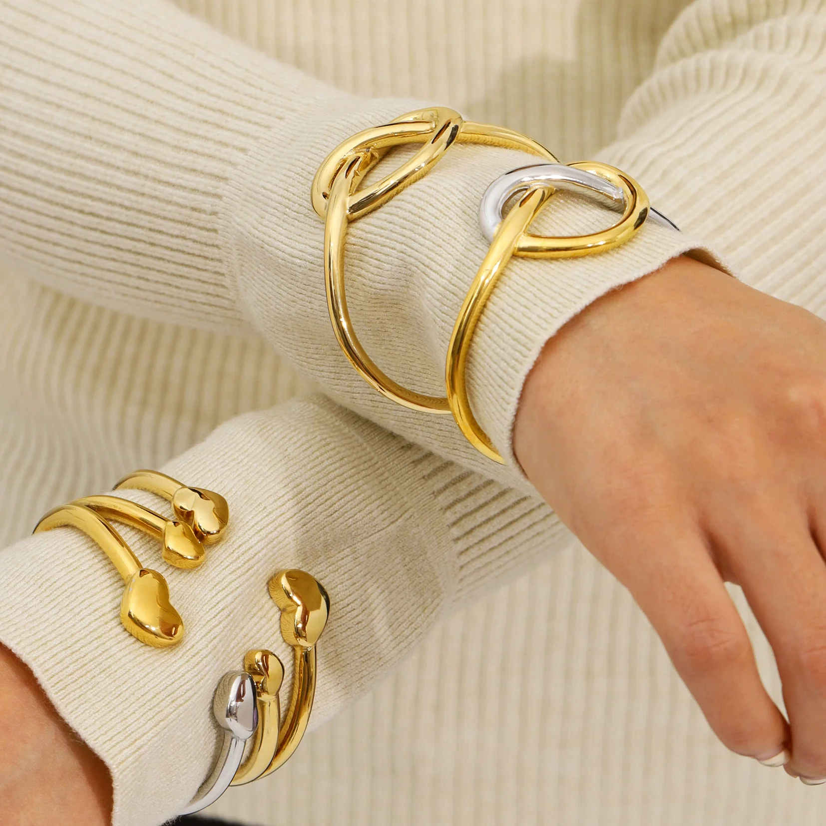Hotselling Stainless Steel 18K Gold Electroplated Polished Bracelet With Geometric Knot Design - Image 2