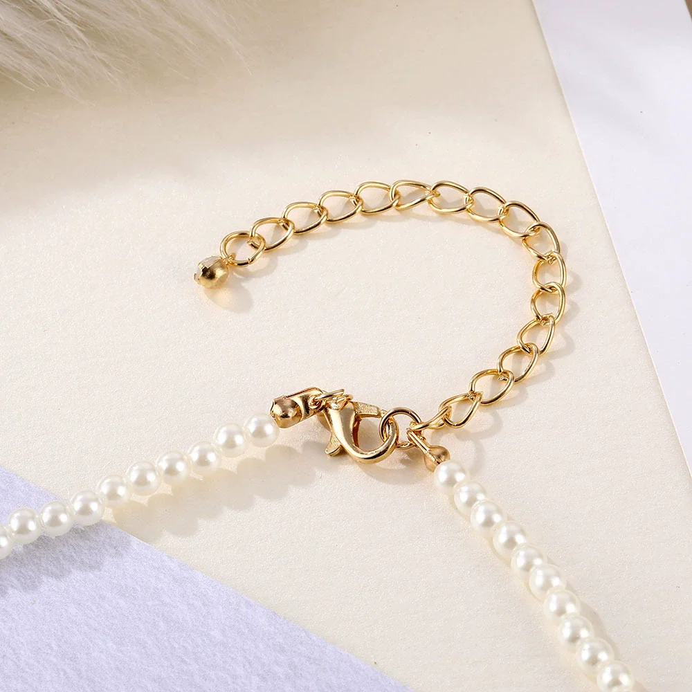 Imitation Pearl Alloy Plastic Resin Necklace With Geometric Design And Inlaid Pearls - Image 4