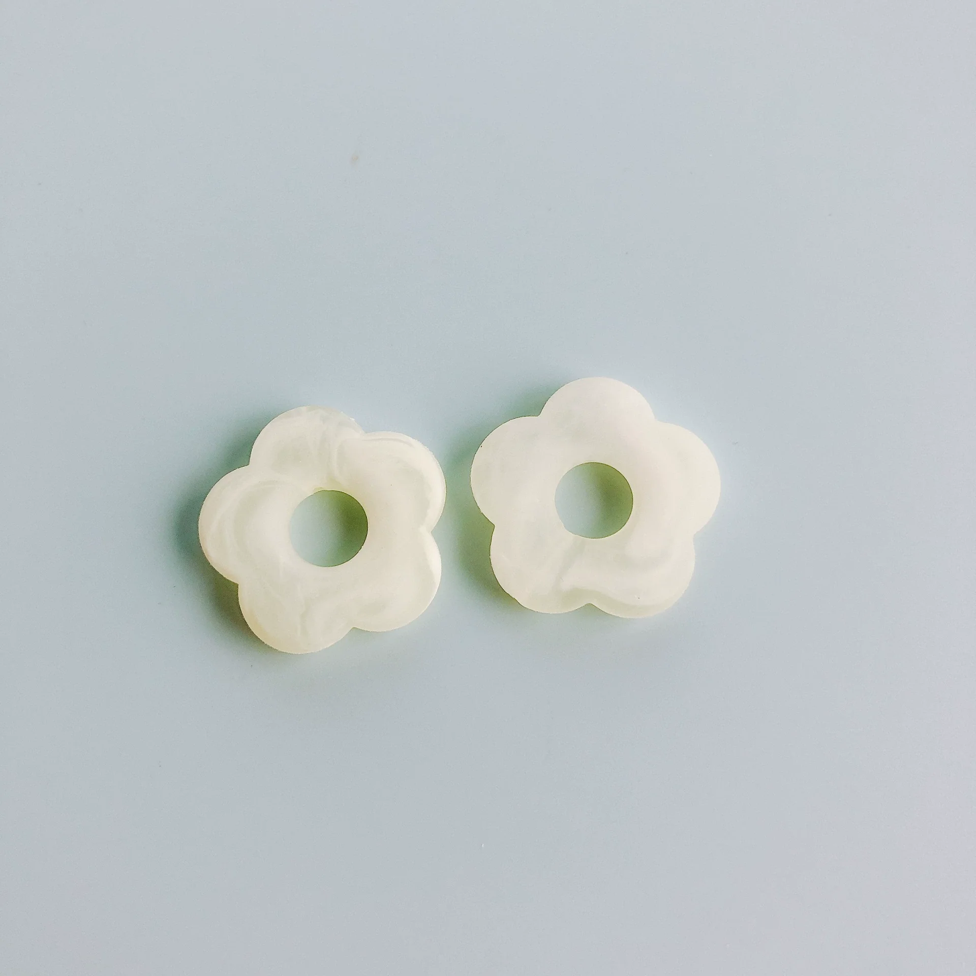 Jewelry Accessories Plastic Resin Plant Flower Earrings - Image 5