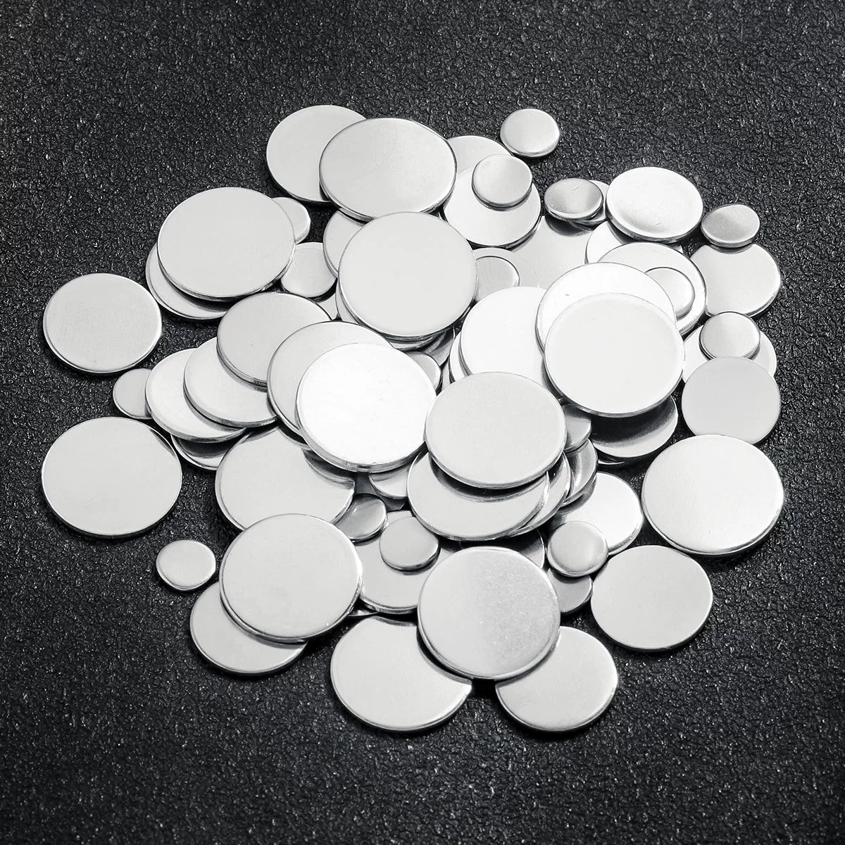 Jewelry Accessories Stainless Steel Round Disc Carved Tail Plate Pendant With Totem Pattern And Welding Production - Image 2