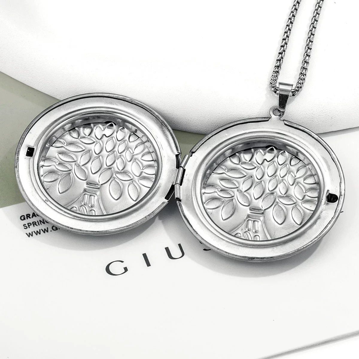 Jewelry Accessories Stainless Steel Round Photo Box Pendant Vintage Embossed Pattern 18K Electroplated - Image 2