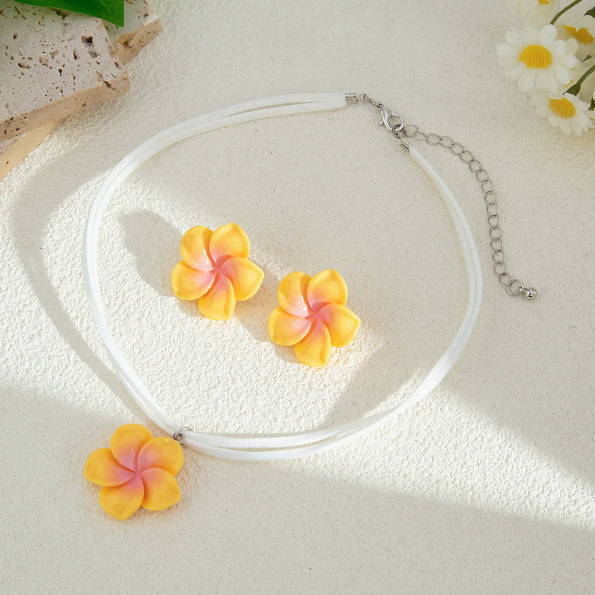 Jewelry Acrylic Dopamine Plum Pendant Necklace With Electroplating Flower Design Clavicle Chain For Women - Image 4