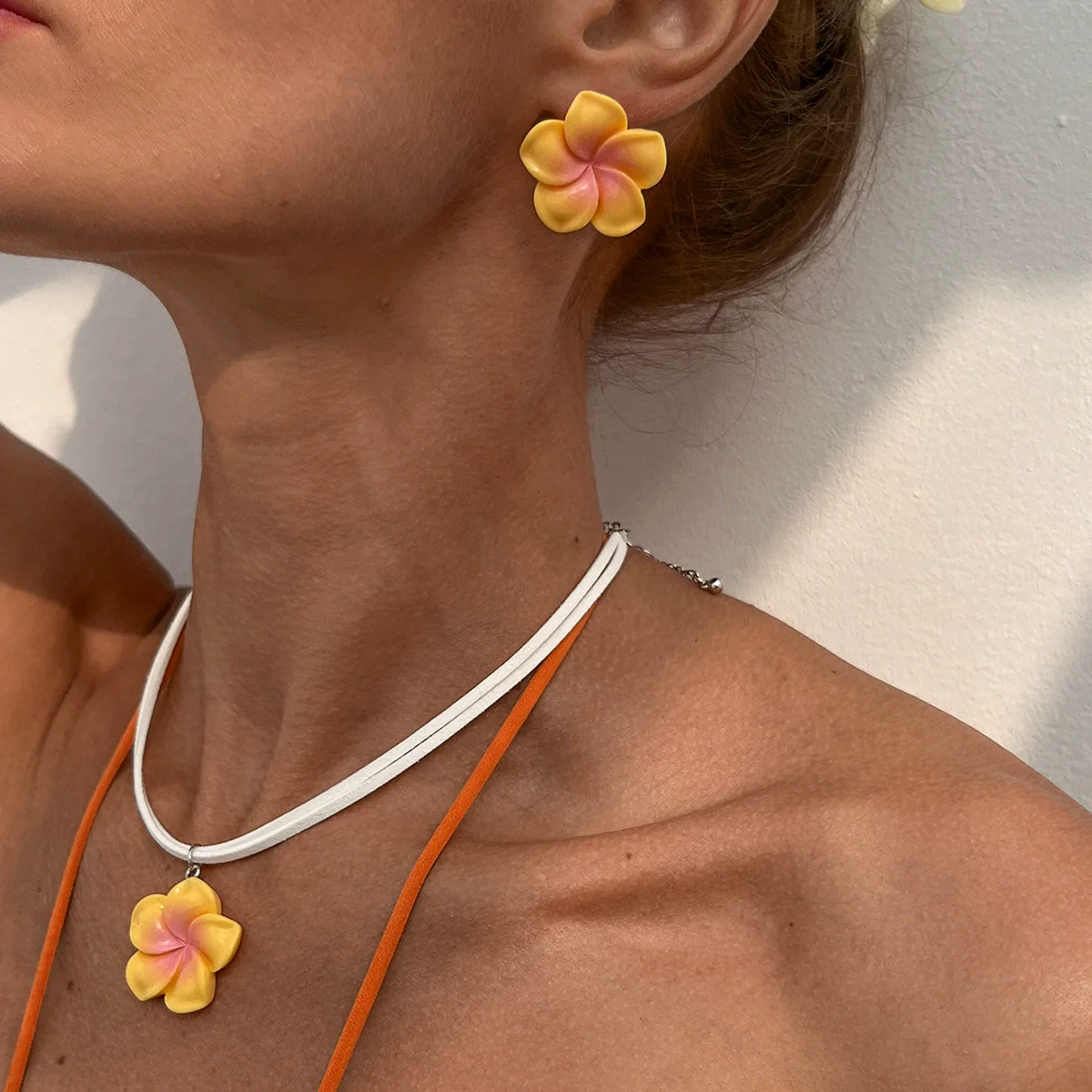Jewelry Acrylic Dopamine Plum Pendant Necklace With Electroplating Flower Design Clavicle Chain For Women - Image 7