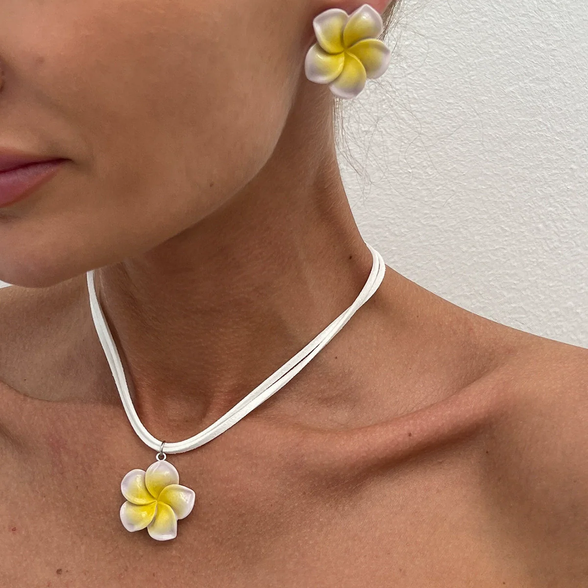 Jewelry Acrylic Dopamine Plum Pendant Necklace With Electroplating Flower Design Clavicle Chain For Women - Image 8