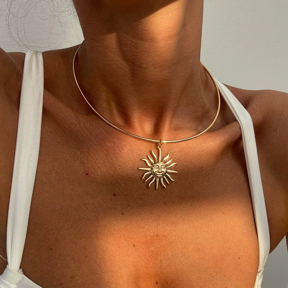 Jewelry Alloy And Titanium Steel Geometric Sun Pendant Clavicle Chain For Women Highend Retro Simple