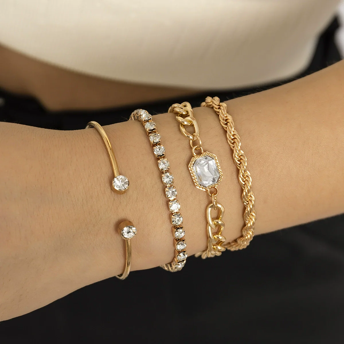 Jewelry Alloy Full Twist Chain Bracelet Geometric Style Diamond Design For Women