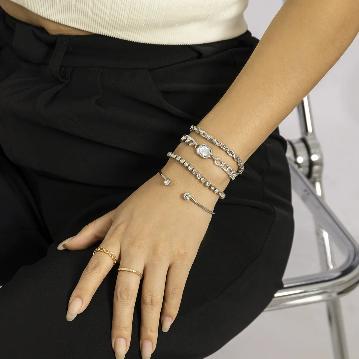 Jewelry Alloy Full Twist Chain Bracelet Geometric Style Diamond Design For Women - Image 2