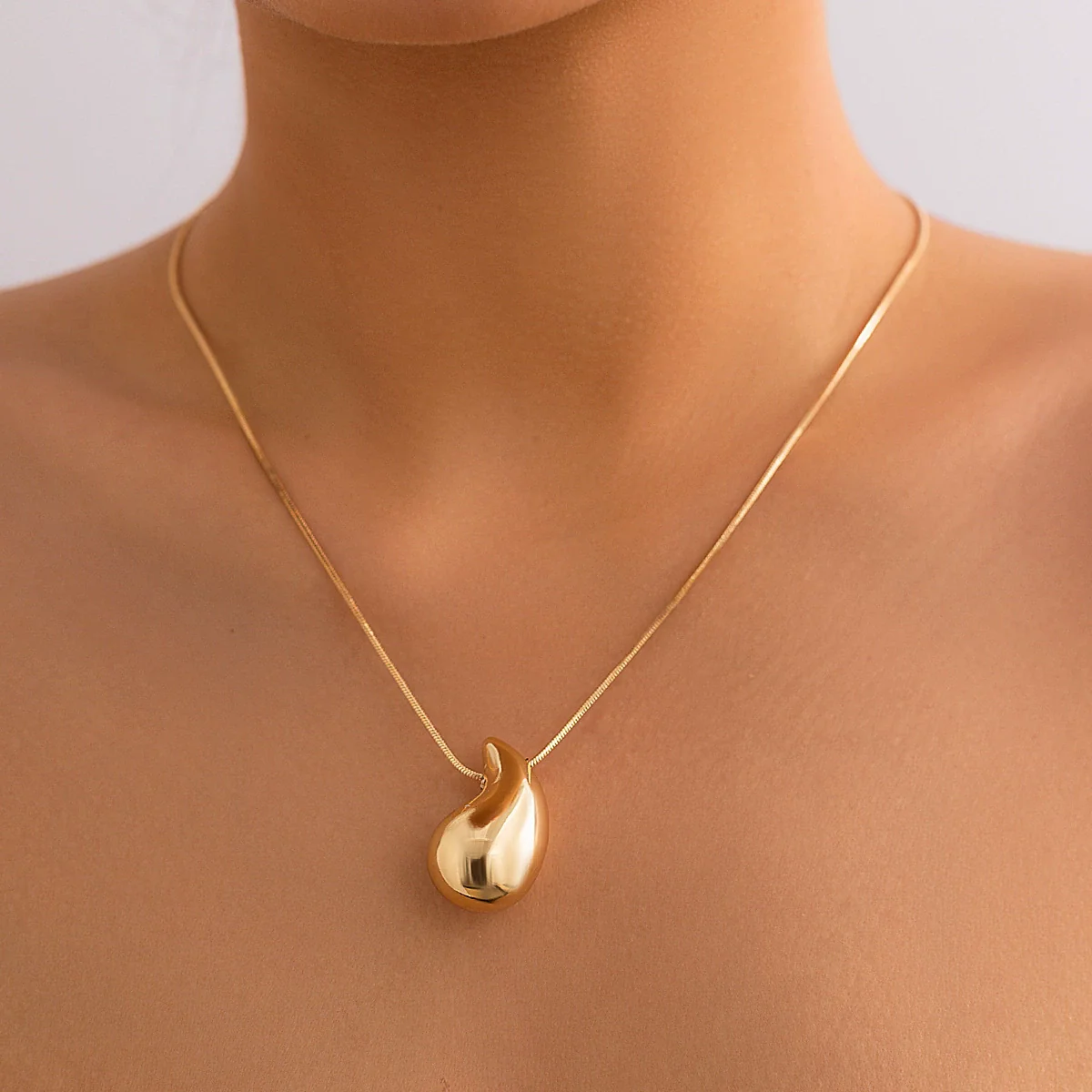 Jewelry Alloy Geometric Comma Water Drop Pendant Necklace With Electroplating And Snake Bone Chain For Women - Image 3