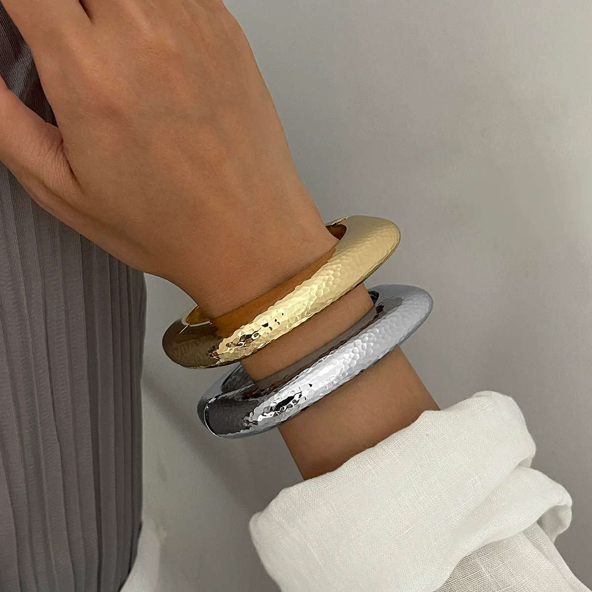 Jewelry Alloy Hammered Electroplated Irregular Exaggerated Bracelet For Women - Image 2