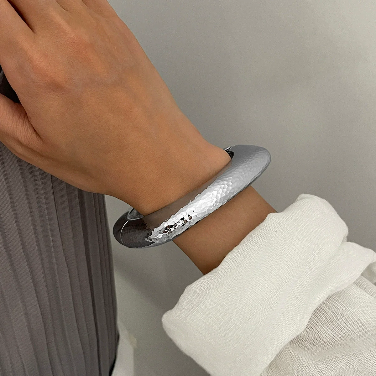 Jewelry Alloy Hammered Electroplated Irregular Exaggerated Bracelet For Women - Image 4