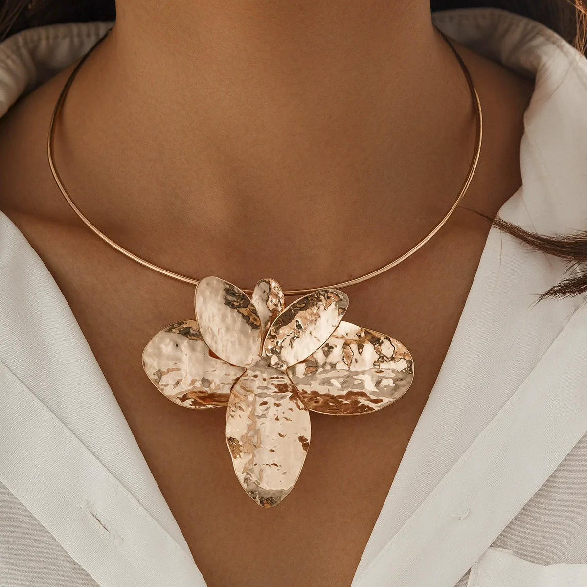Jewelry Alloy Irregular Petal Clavicle Chain With Flower Design And Electroplating - Image 6