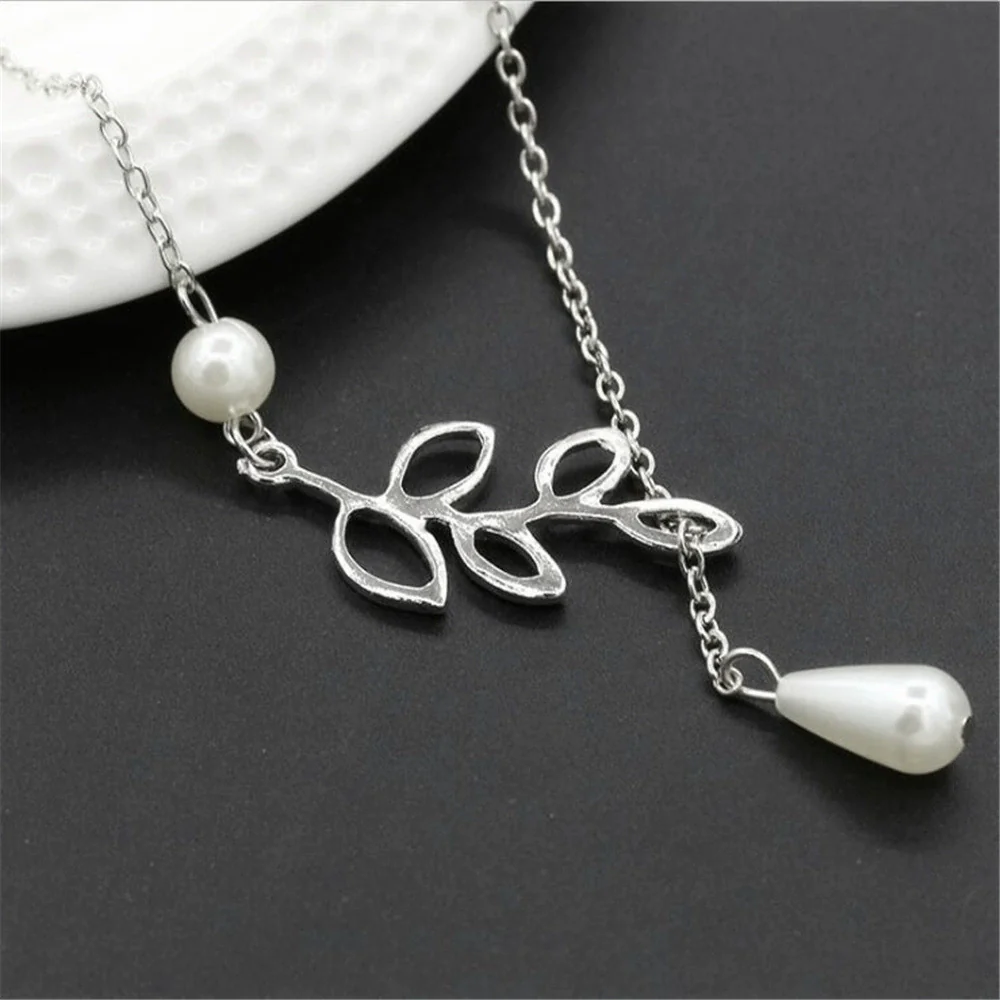 Jewelry Alloy Leaf Pendant Women's Necklace With Electroplating And O Word Chain - Image 3
