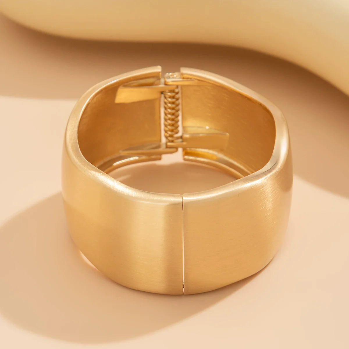 Jewelry Alloy Light Luxury Irregular Bracelet Electroplated - Image 6