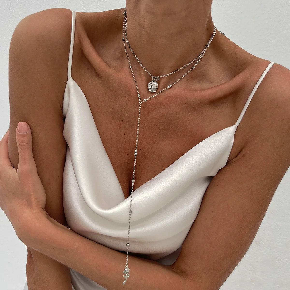 Jewelry Alloy Pendant Clavicle Chain With Imitation Pearl Geometric Pattern Electroplated Copperclad Iron Chain Highend Style - Image 3
