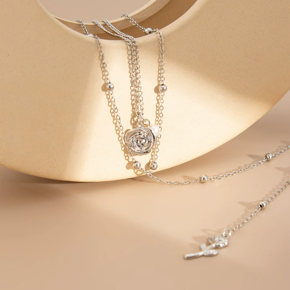 Jewelry Alloy Pendant Clavicle Chain With Imitation Pearl Geometric Pattern Electroplated Copperclad Iron Chain Highend Style - Image 4