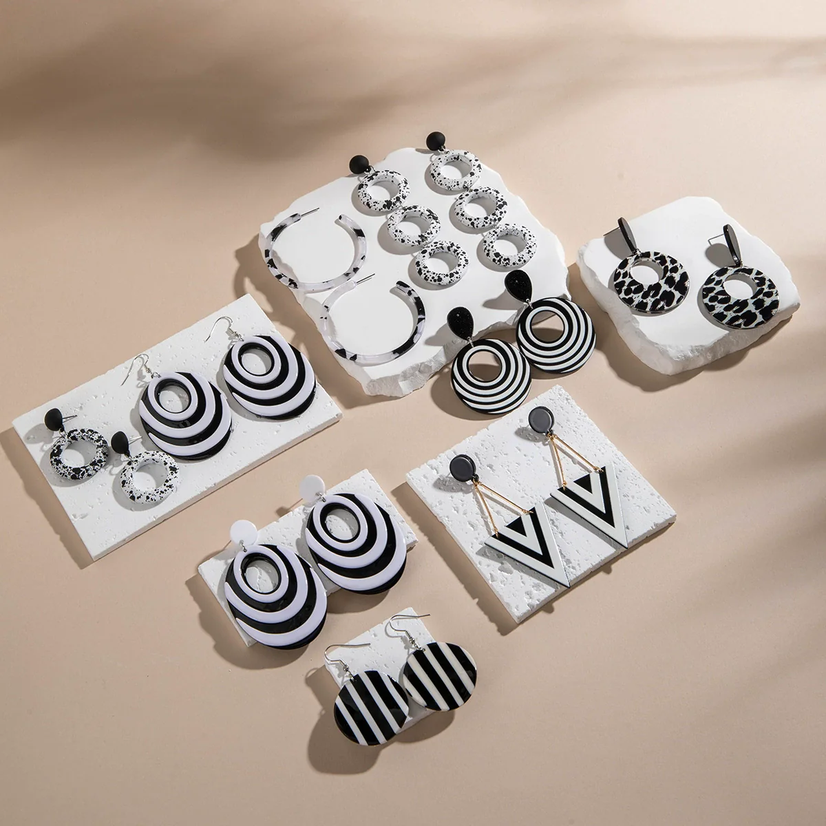 Jewelry Alloy Round Short Earrings With Black And White Color And Electroplating Treatment