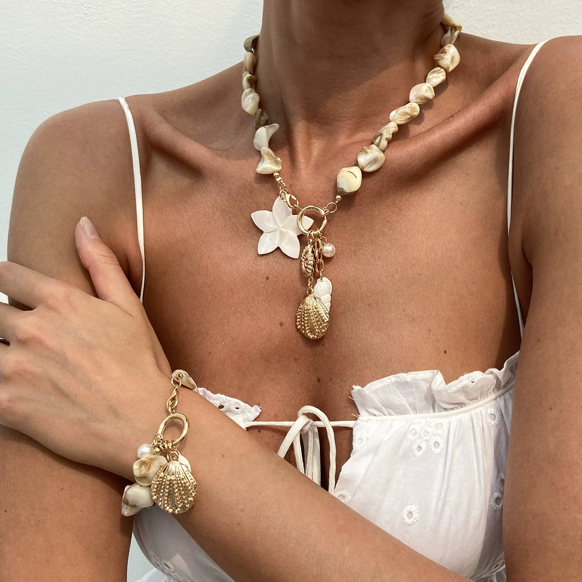 Jewelry Alloy Shell Imitation Pearl Plastic Flower Geometric Pendant Clavicle Chain Electroplated Vacation Minimalist Style