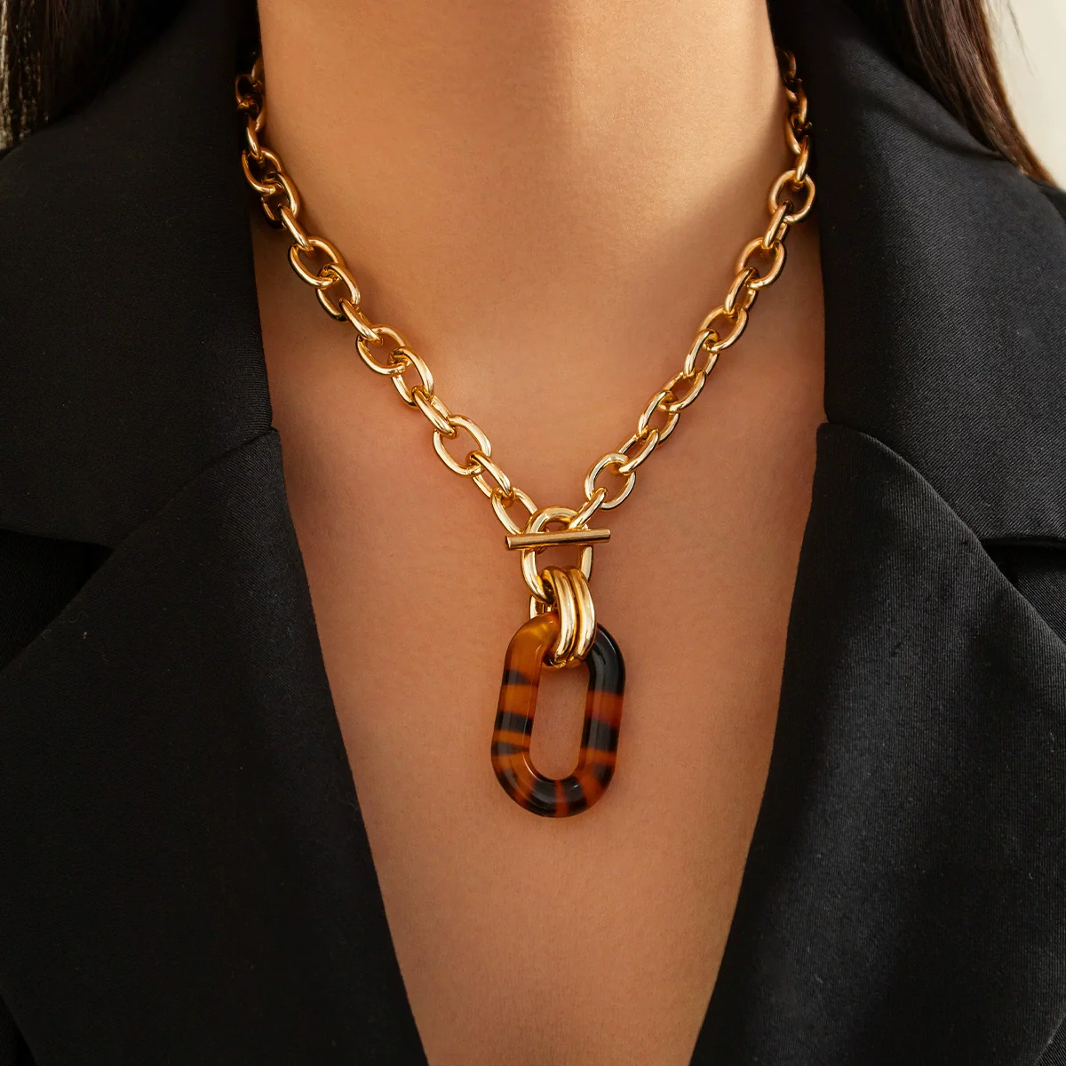 Jewelry Aluminum Chain And Acrylic Geometric Irregular Leopard Buckle Clavicle Chain Electroplated For Women Highend
