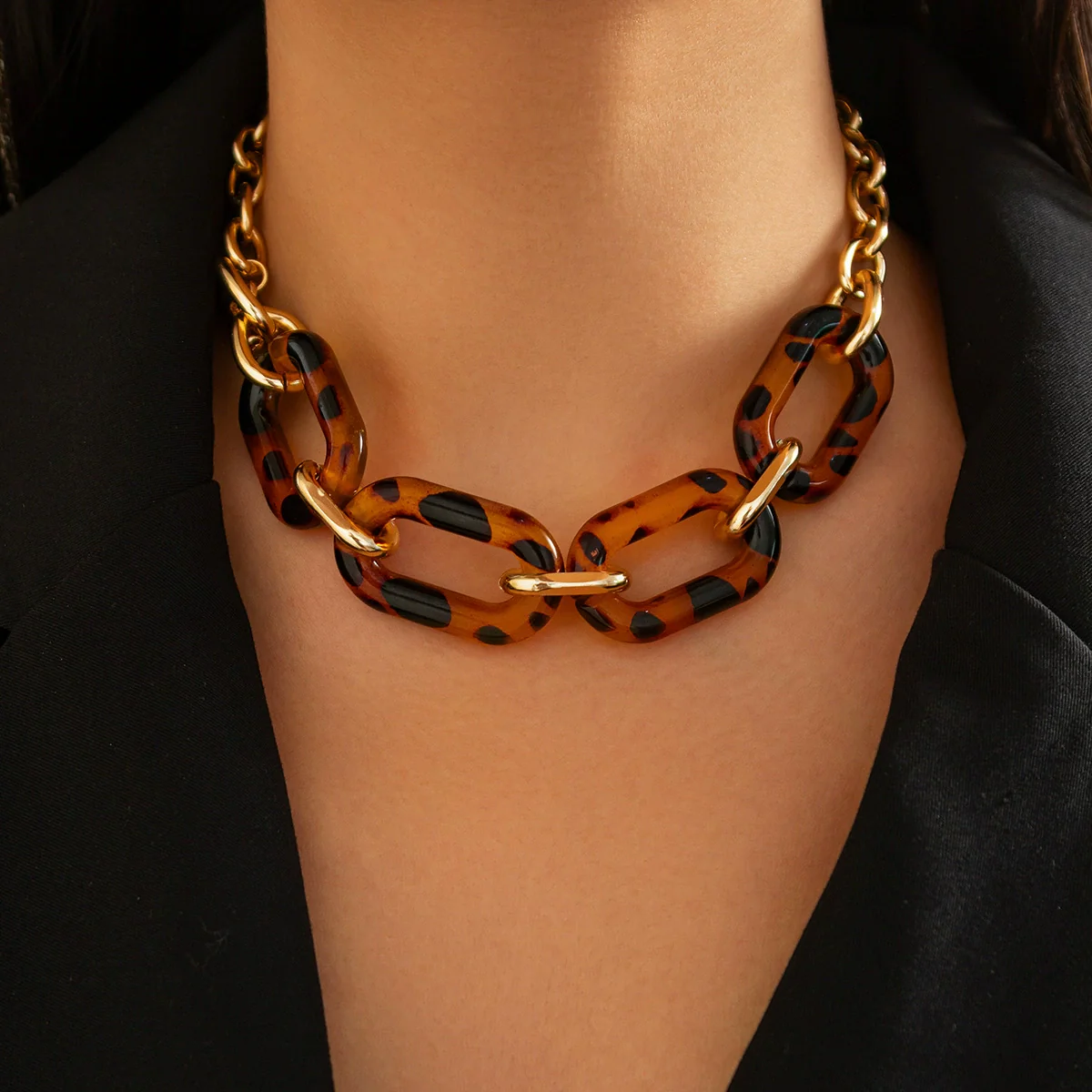 Jewelry Aluminum Chain And Acrylic Geometric Irregular Leopard Buckle Clavicle Chain Electroplated For Women Highend - Image 6