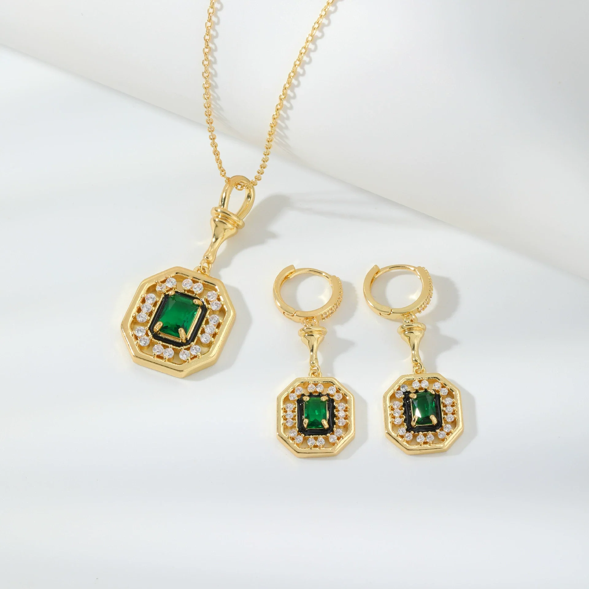 Jewelry Copper Inlaid Zircon Geometric Heart Shape Electroplating Set