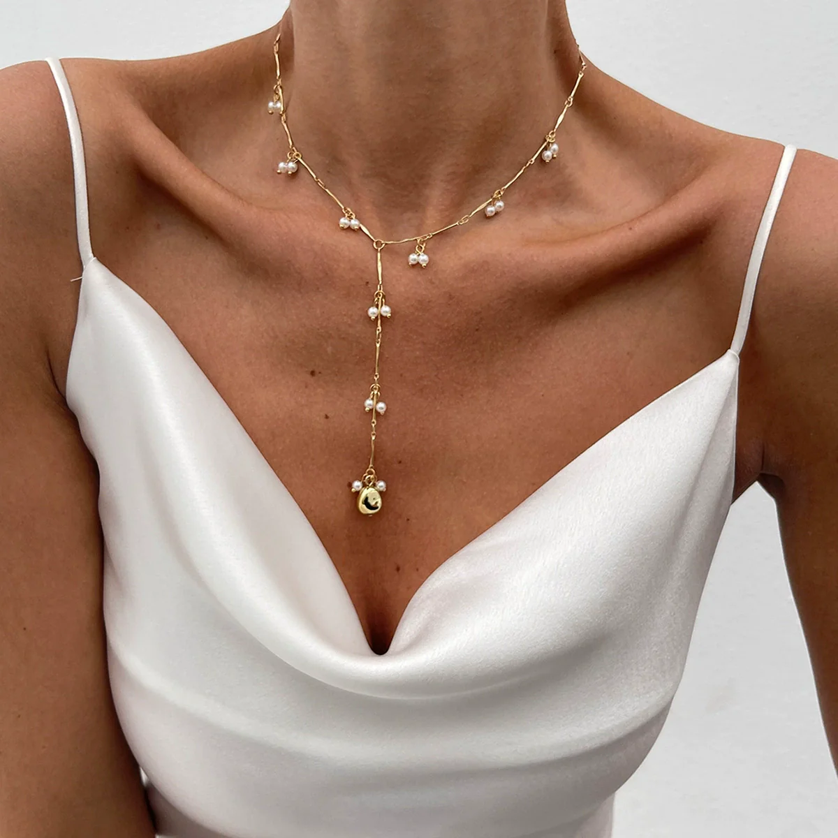 Jewelry Elegant Imitation Pearl Beaded Geometric Ball Chain Metal Clavicle Chain With Plastic Pendant Electroplated - Image 2