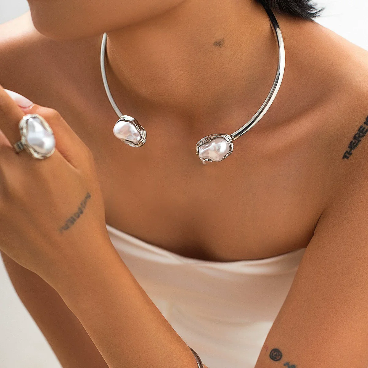 Jewelry Iron Alloy Imitation Pearl Geometric U Shape Baroque Style Collar Jewelry For Women - Image 4