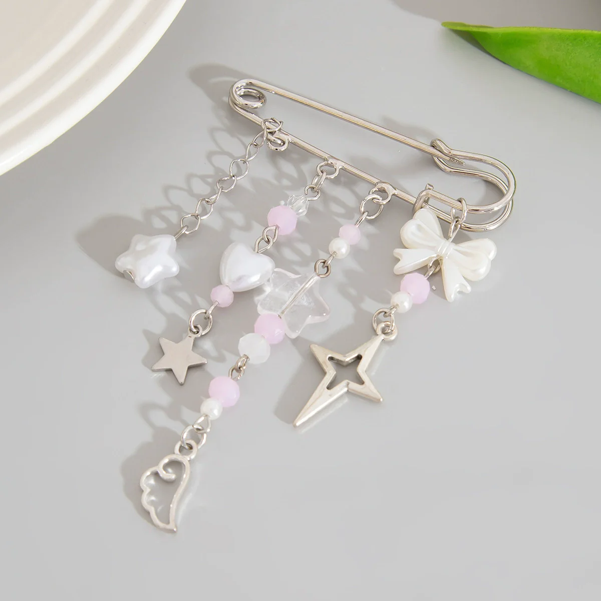 Jewelry Iron Alloy Imitation Pearls Acrylic Imitation Crystal Star Shaped Heartshaped Electroplated Minimalist Women's Pendant Brooch - Image 3