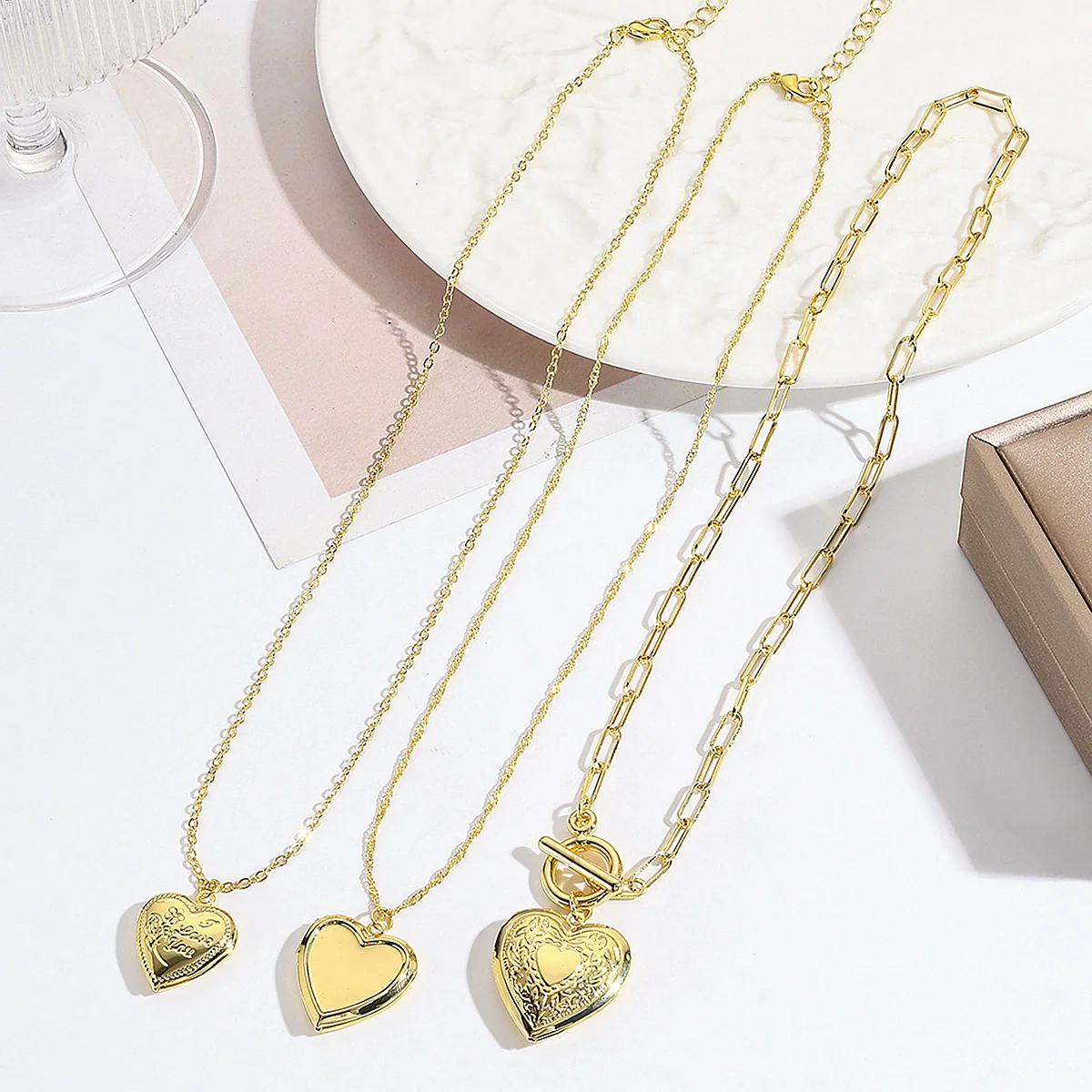 Jewelry Iron Hollow Heartshaped Pendant Necklace With Electroplating