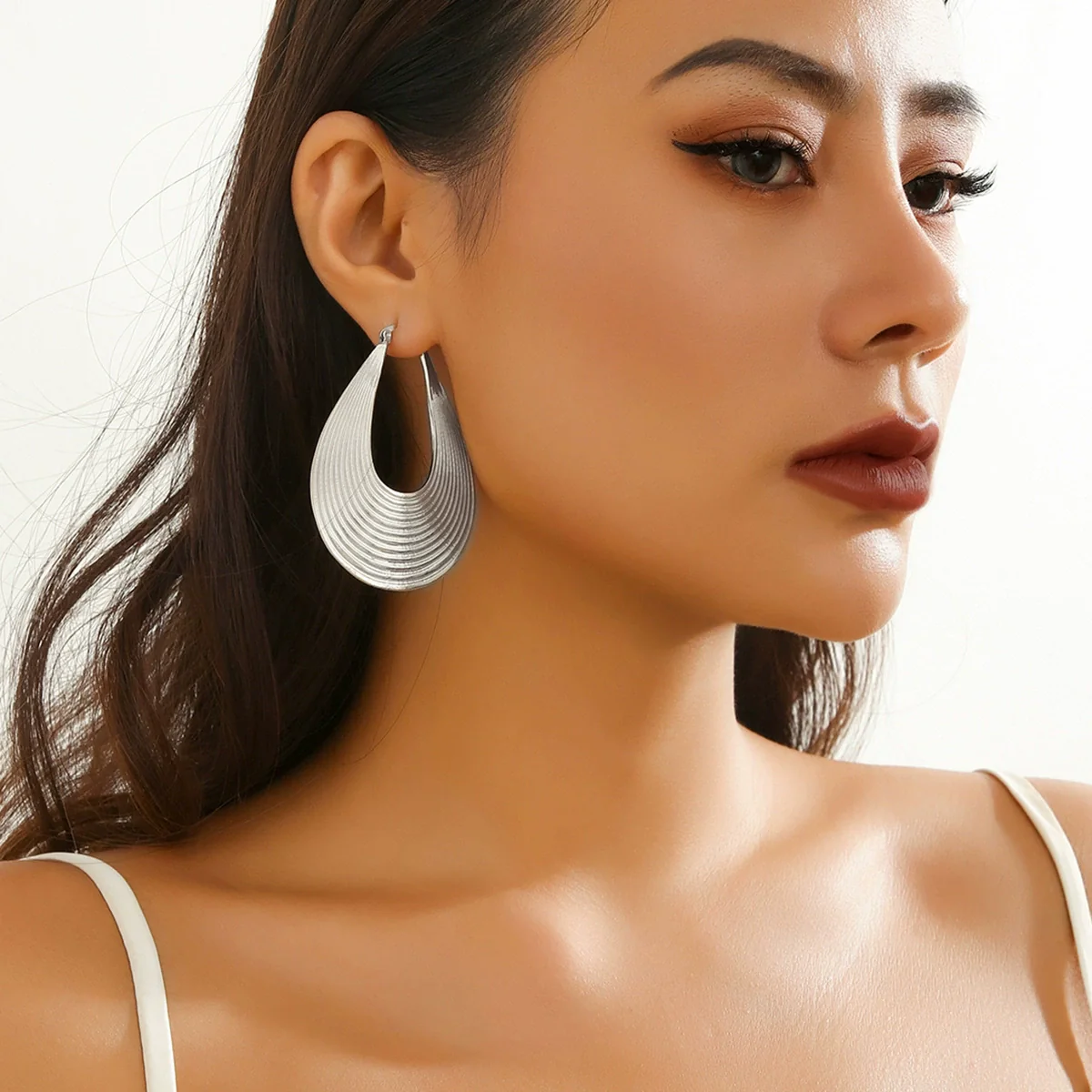 Jewelry Metal Exaggerated Retro Geometric Arc Stripe Earrings Electroplated For Women - Image 2