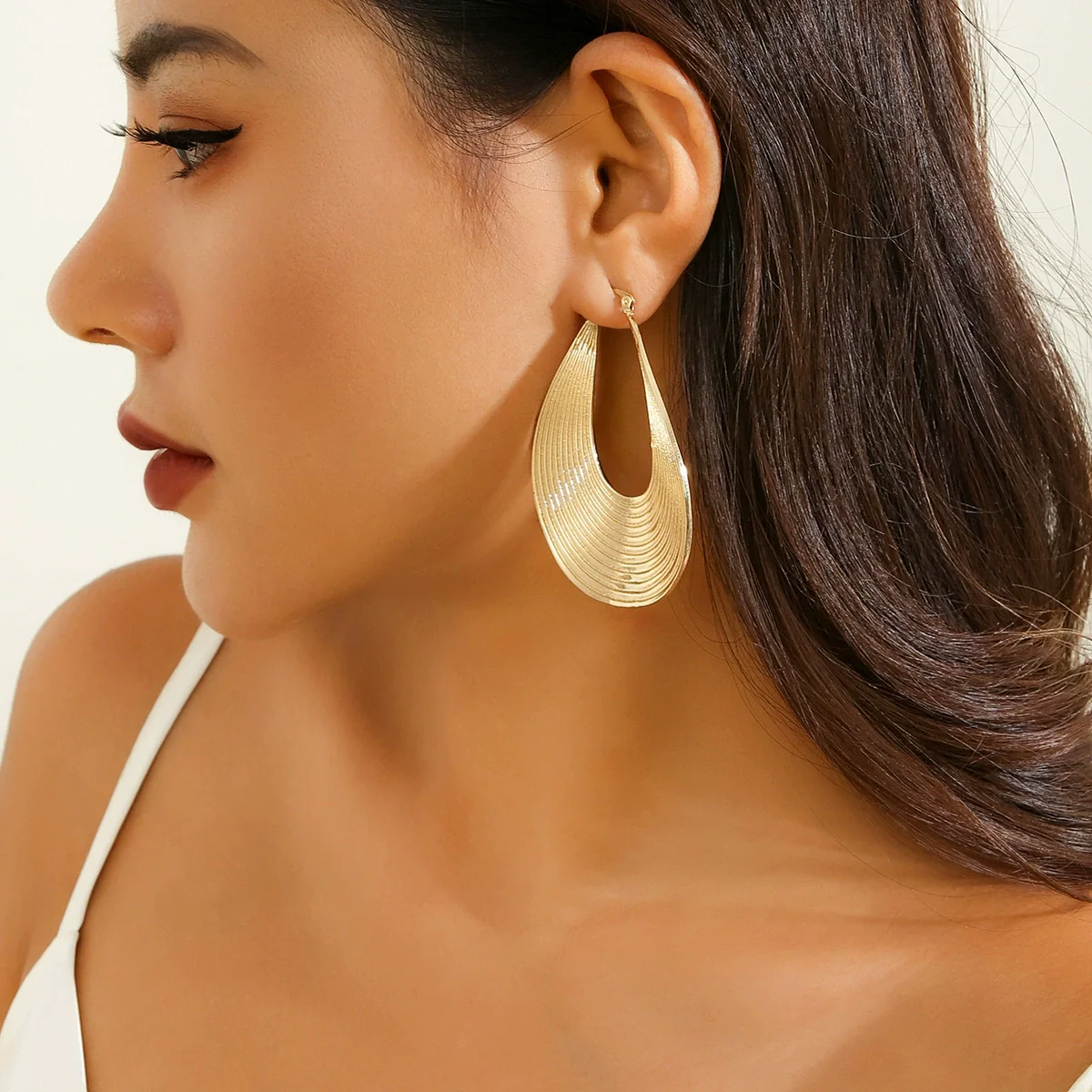 Jewelry Metal Exaggerated Retro Geometric Arc Stripe Earrings Electroplated For Women - Image 3