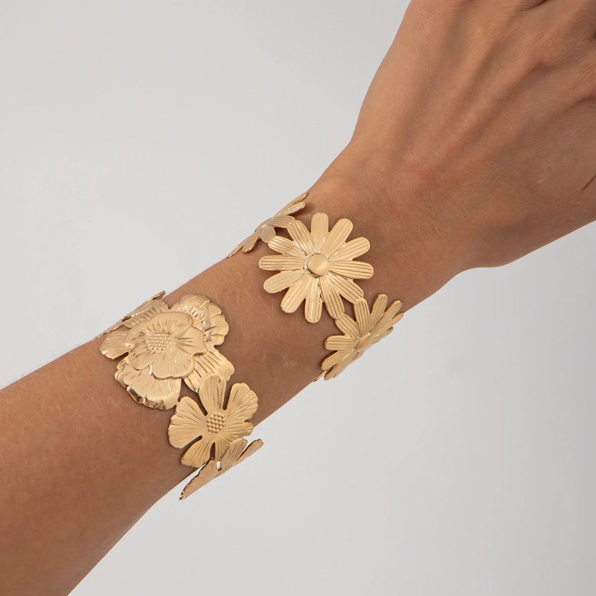 Jewelry Metal Flower Opening Bracelet Iron Electroplating Light Luxury Style - Image 3