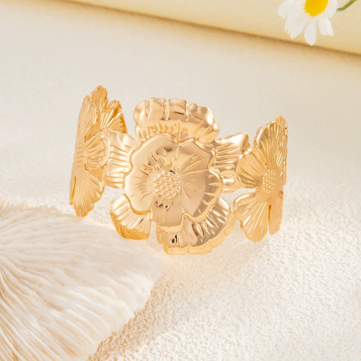 Jewelry Metal Flower Opening Bracelet Iron Electroplating Light Luxury Style - Image 4