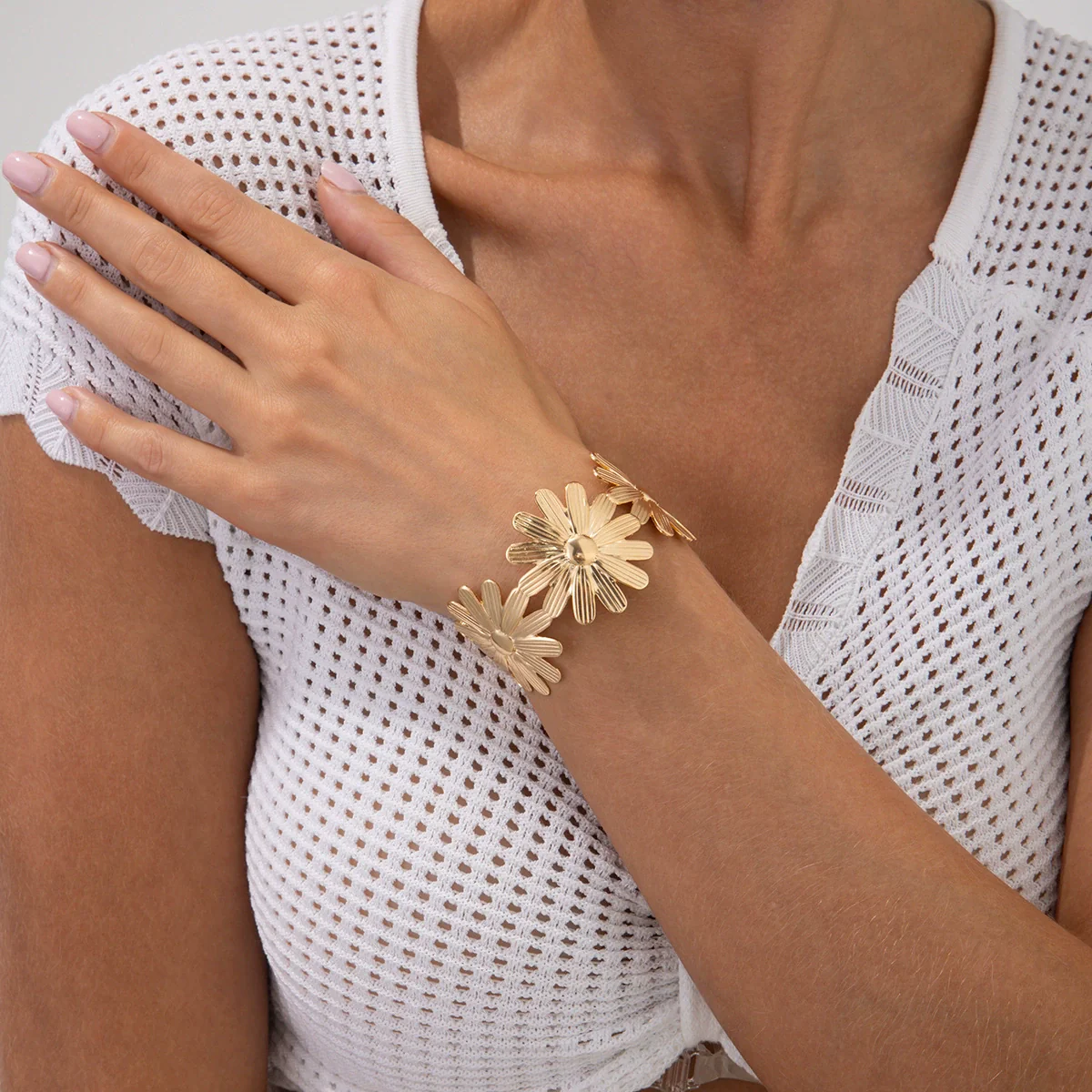 Jewelry Metal Flower Opening Bracelet Iron Electroplating Light Luxury Style - Image 8