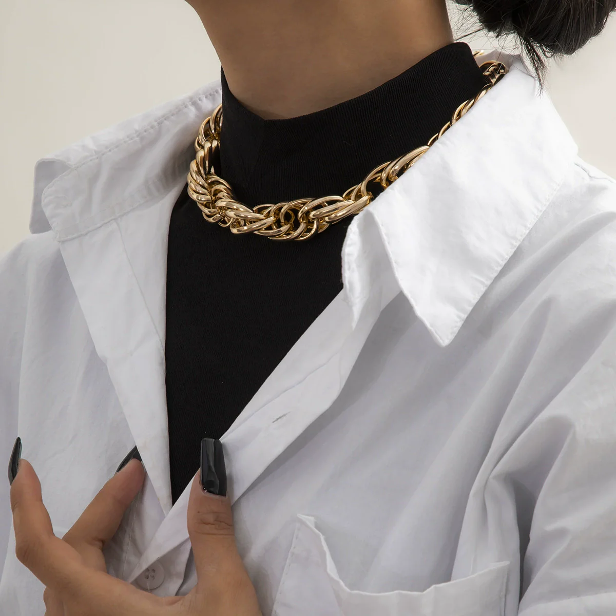 Jewelry Metal Geometric Twist Chain Aluminum Pendant Electroplating Old Money Style Necklace For Women