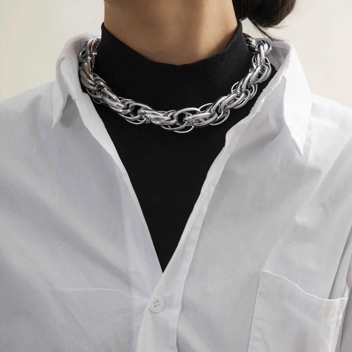 Jewelry Metal Geometric Twist Chain Aluminum Pendant Electroplating Old Money Style Necklace For Women - Image 2