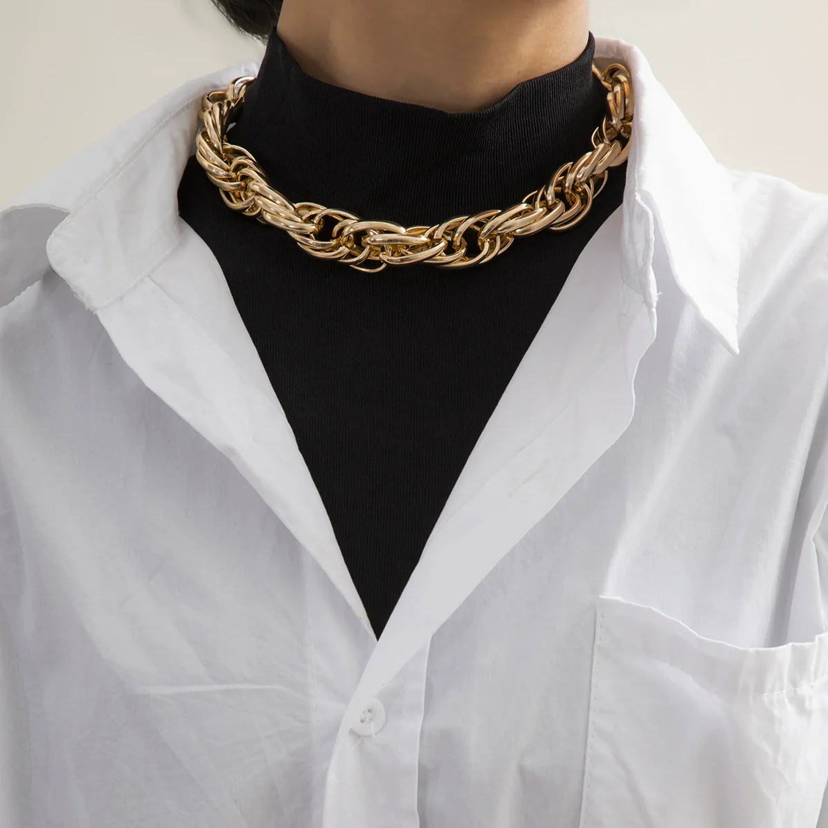 Jewelry Metal Geometric Twist Chain Aluminum Pendant Electroplating Old Money Style Necklace For Women - Image 3