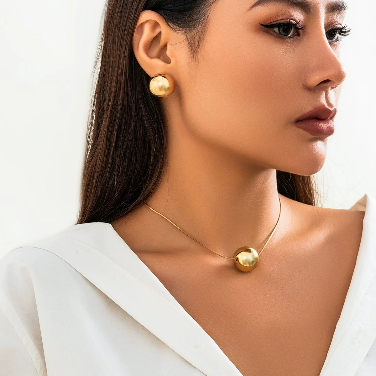 Jewelry Metal Plastic Snake Bone Chain Geometric Ball Clavicle Necklace For Women Electroplated Punk Style - Image 2