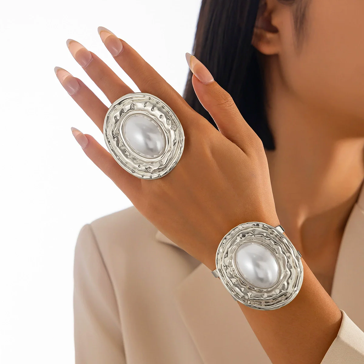 Jewelry Metallic Oval Bracelet Iron Imitation Pearl Inlaid Light Luxury Style Electroplated - Image 2