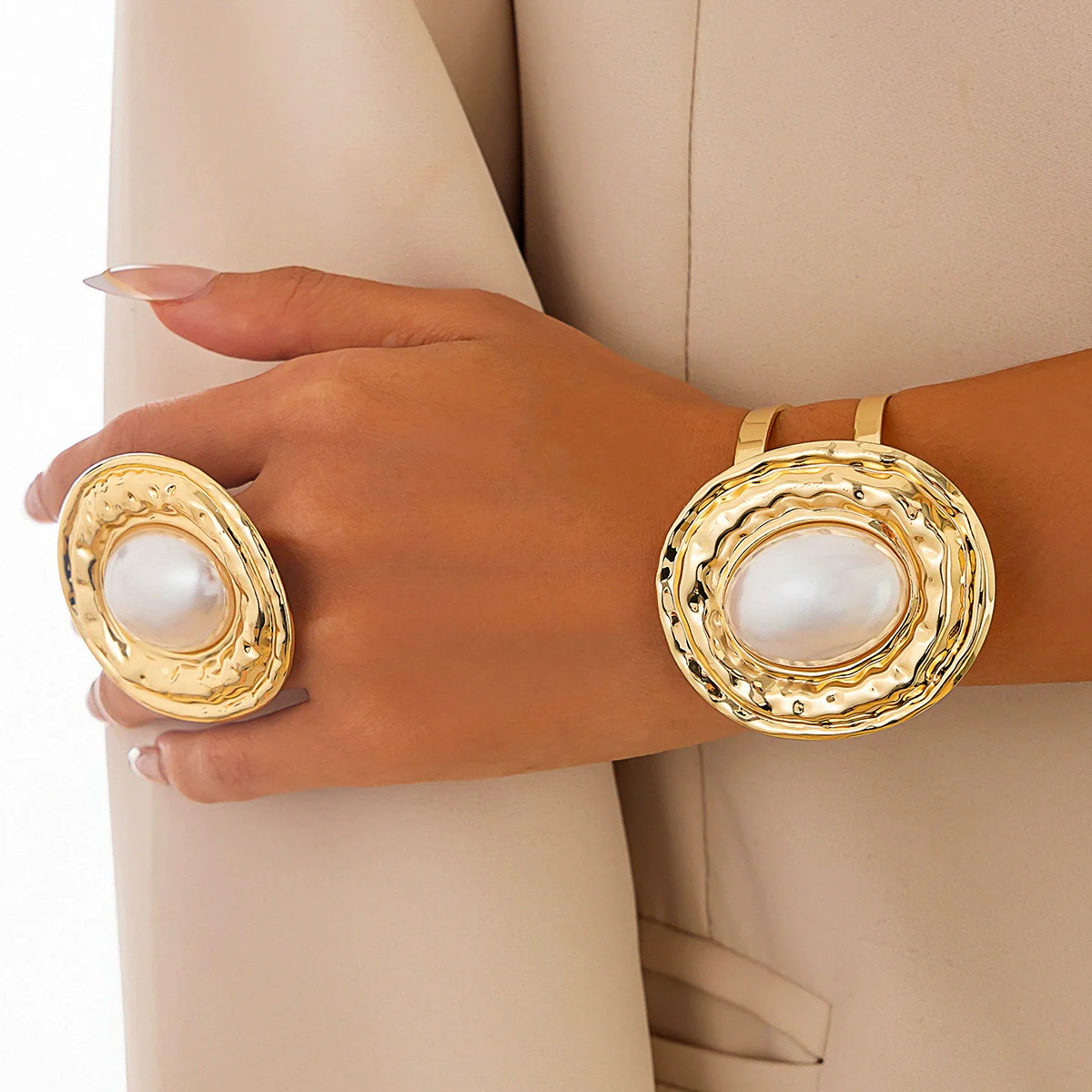 Jewelry Metallic Oval Bracelet Iron Imitation Pearl Inlaid Light Luxury Style Electroplated - Image 3