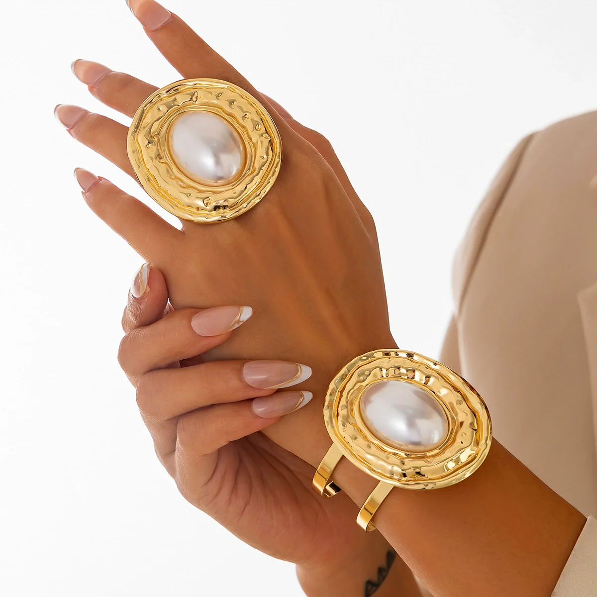 Jewelry Metallic Oval Bracelet Iron Imitation Pearl Inlaid Light Luxury Style Electroplated - Image 6