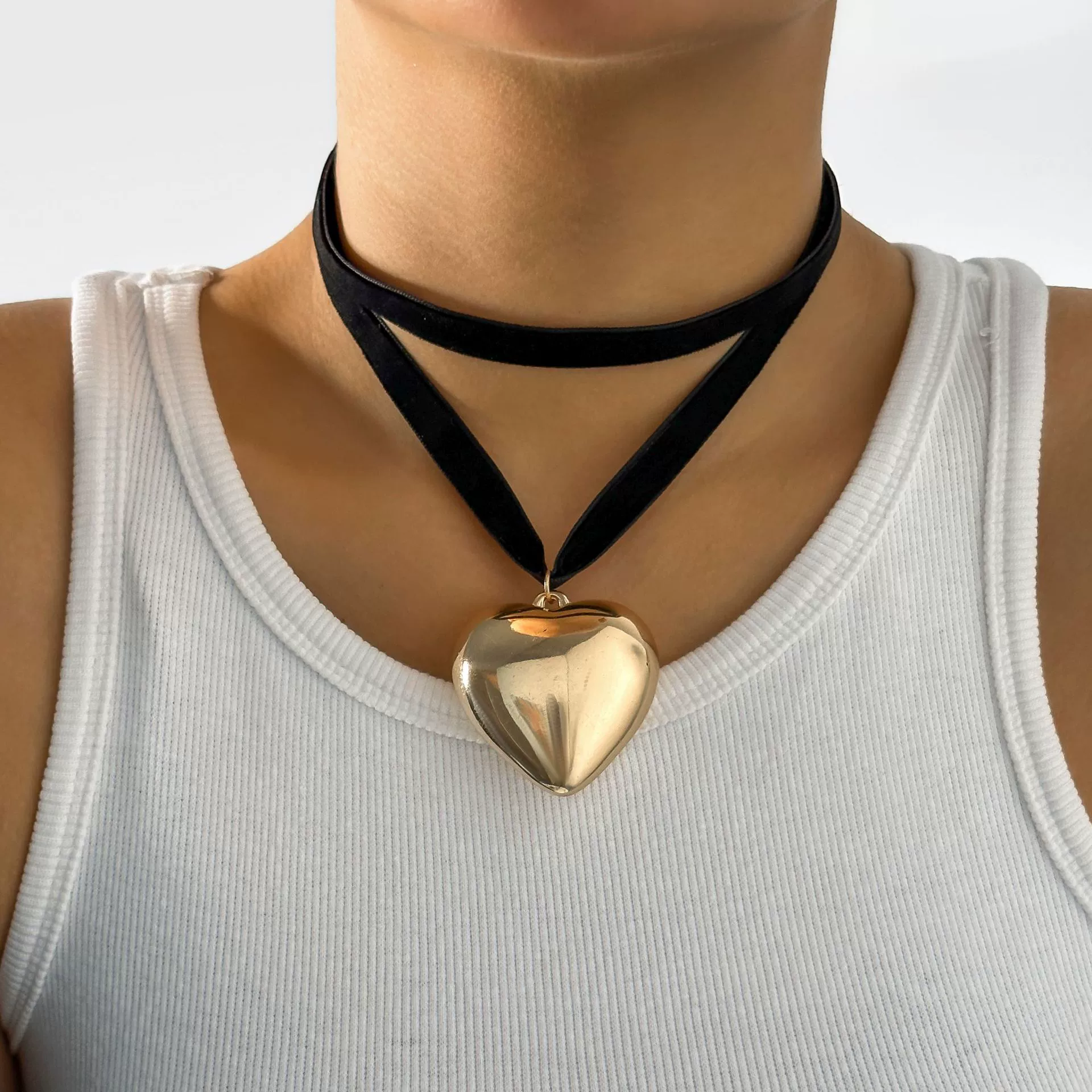 Jewelry Plastic Resin Heart Shape Pendant Necklace With Cross Chain And Electroplating Treatment - Image 10